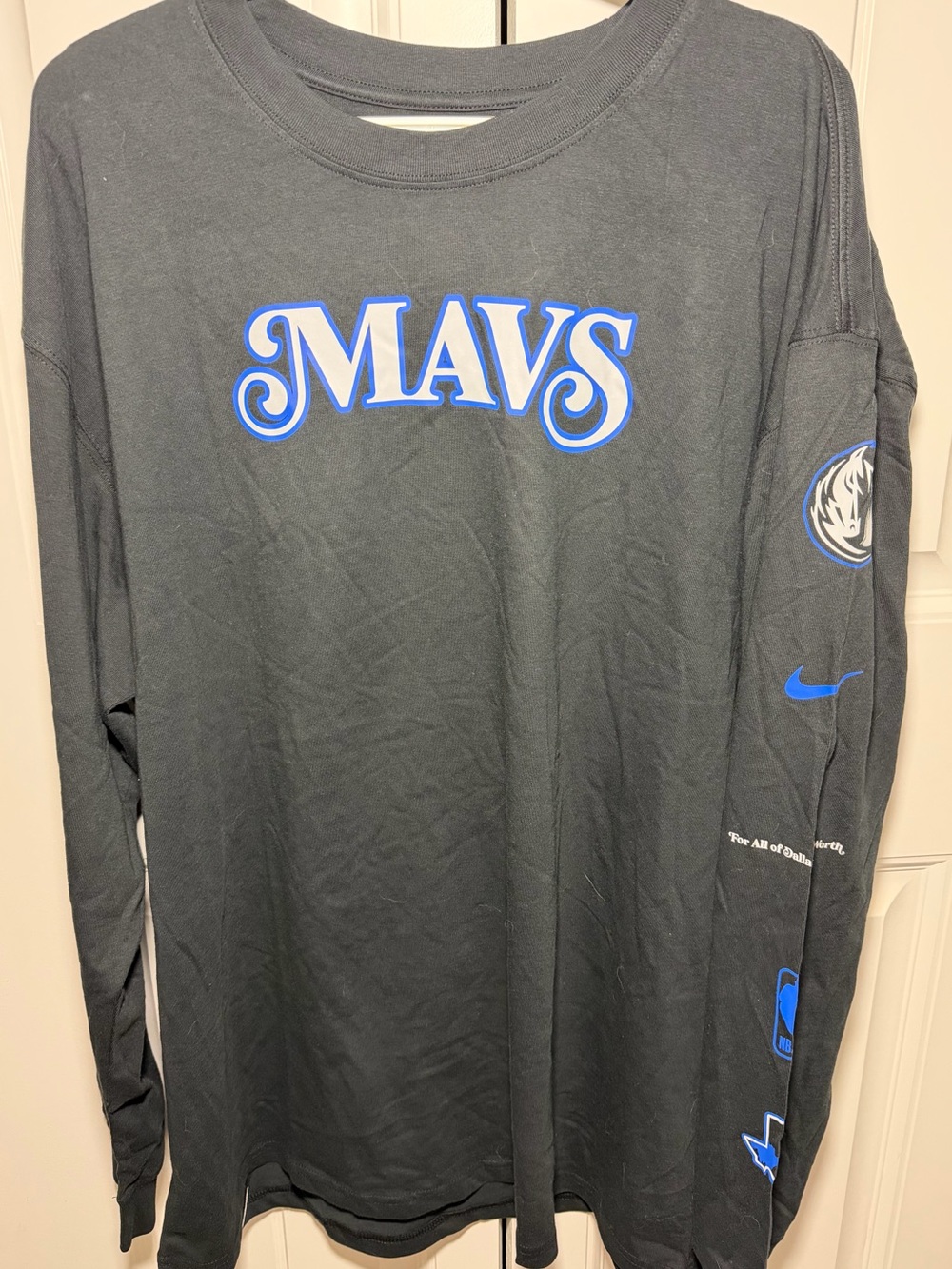 Nike Black Long-Sleeve Mavs Graphic Tee with Blue Accents